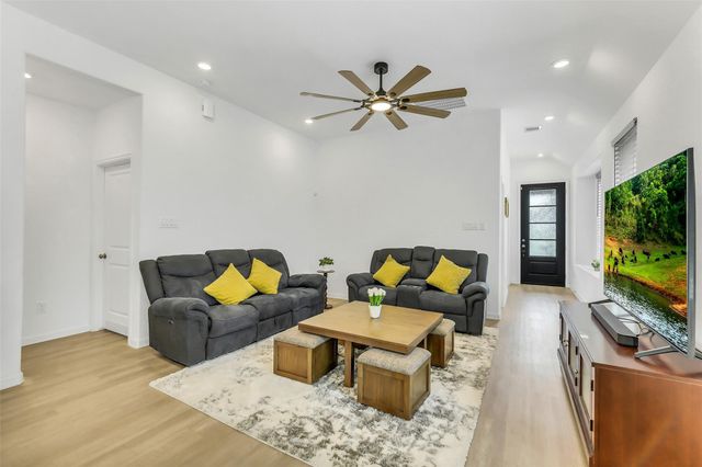 2227 Dellwood Bay Lane, Pinehurst, TX 77362