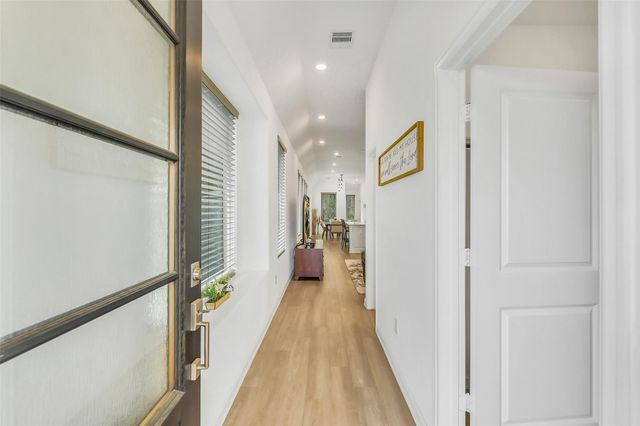 2227 Dellwood Bay Lane, Pinehurst, TX 77362