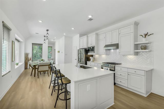 2227 Dellwood Bay Lane, Pinehurst, TX 77362