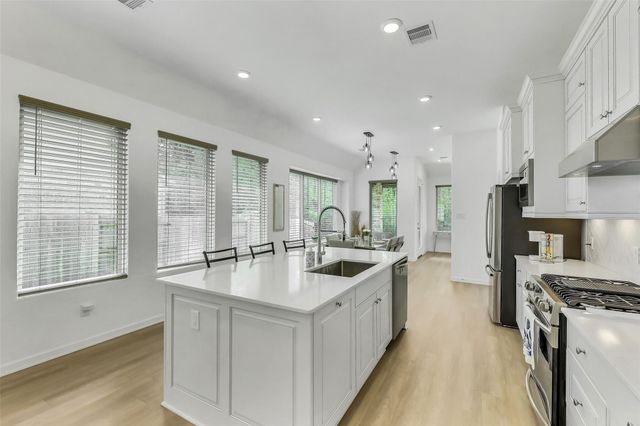 2227 Dellwood Bay Lane, Pinehurst, TX 77362