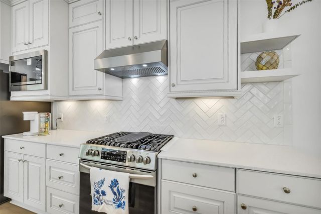 2227 Dellwood Bay Lane, Pinehurst, TX 77362