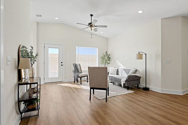3821-3823 S Bluelake Ct, Wichita, KS 67215