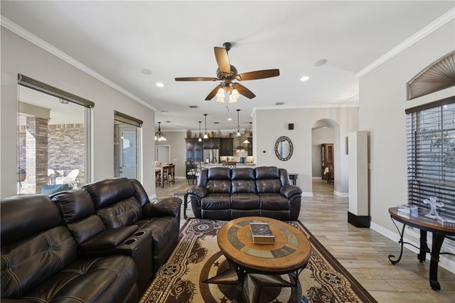 5425 Kitty Hawk Dr, Corpus Christi, TX 78414