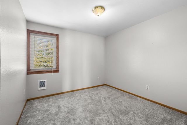 2500 62nd St SE, Minot, ND 58701