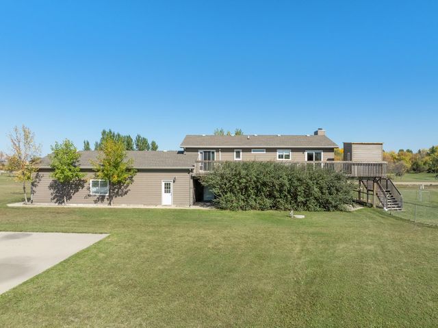 2500 62nd St SE, Minot, ND 58701