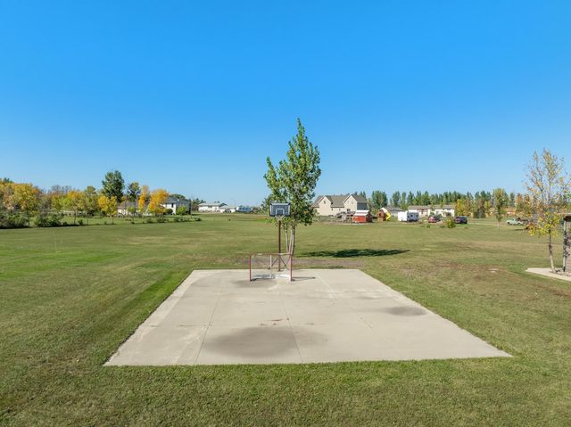 2500 62nd St SE, Minot, ND 58701