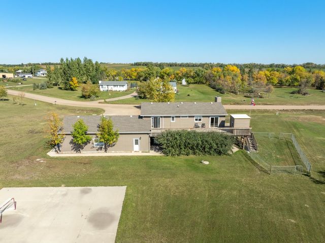 2500 62nd St SE, Minot, ND 58701