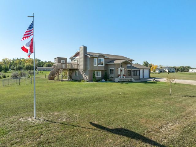 2500 62nd St SE, Minot, ND 58701