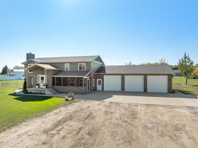 2500 62nd St SE, Minot, ND 58701