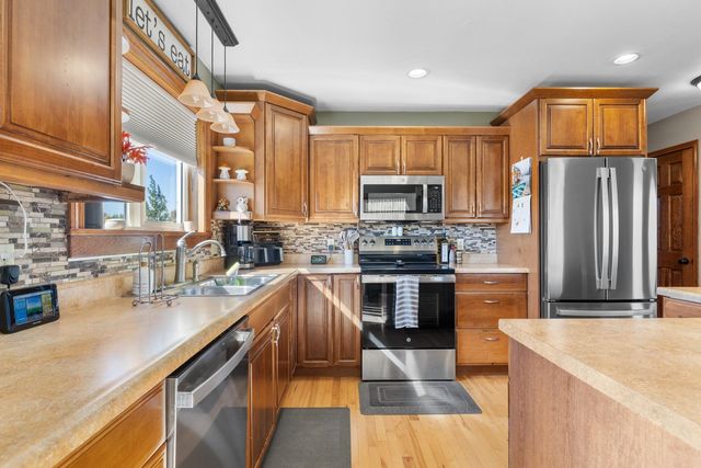 2500 62nd St SE, Minot, ND 58701