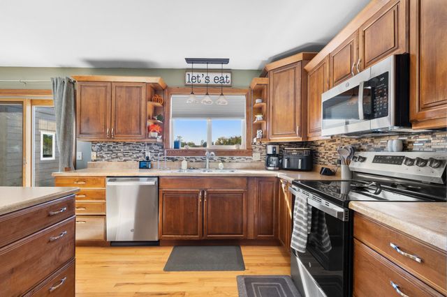 2500 62nd St SE, Minot, ND 58701