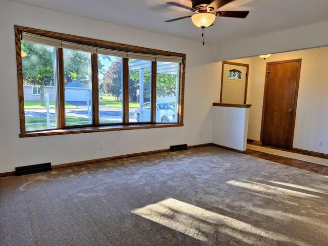 1212 N Wuthering Hills Drive, Janesville, WI 53546