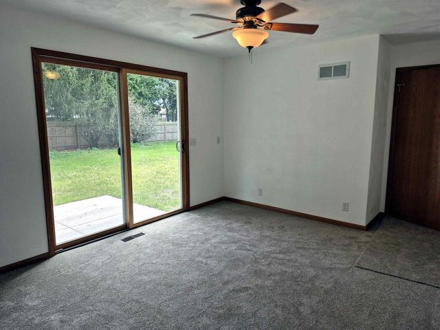 1212 N Wuthering Hills Drive, Janesville, WI 53546
