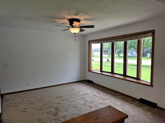 1212 N Wuthering Hills Drive, Janesville, WI 53546