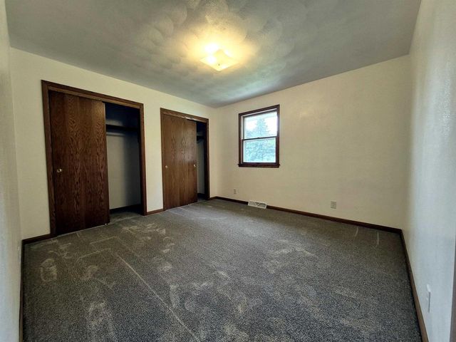 1212 N Wuthering Hills Drive, Janesville, WI 53546