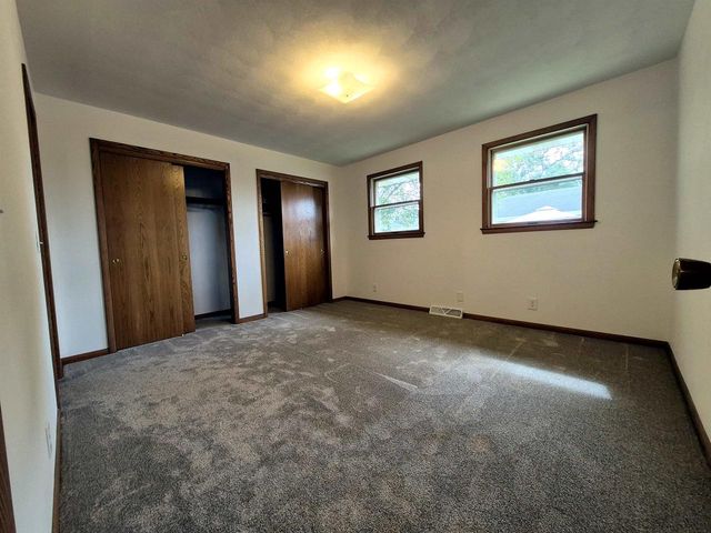 1212 N Wuthering Hills Drive, Janesville, WI 53546