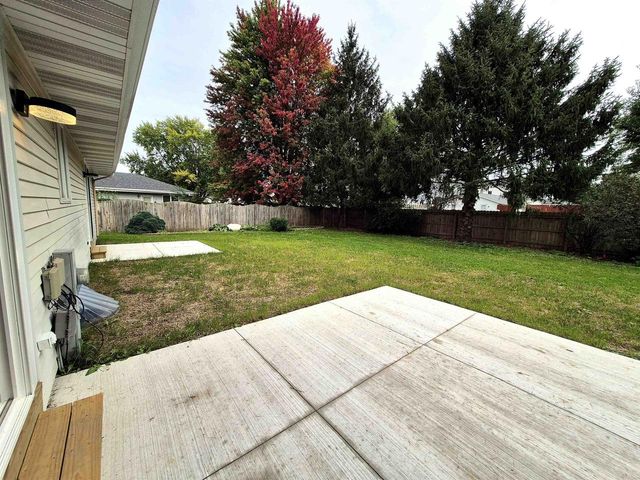 1212 N Wuthering Hills Drive, Janesville, WI 53546