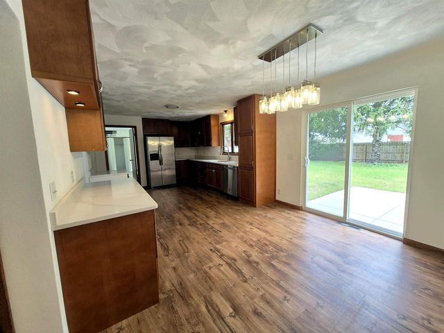 1212 N Wuthering Hills Drive, Janesville, WI 53546