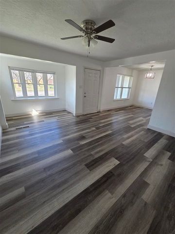 449 NW 53rd St, Lawton, OK 73505