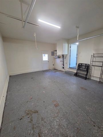 449 NW 53rd St, Lawton, OK 73505