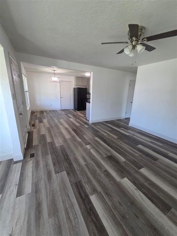 449 NW 53rd St, Lawton, OK 73505