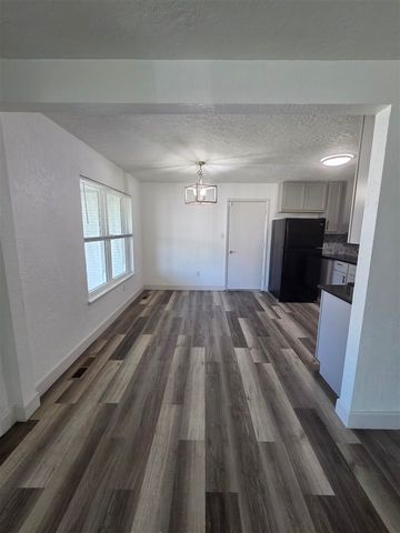 449 NW 53rd St, Lawton, OK 73505