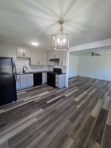 449 NW 53rd St, Lawton, OK 73505