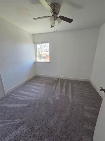 449 NW 53rd St, Lawton, OK 73505