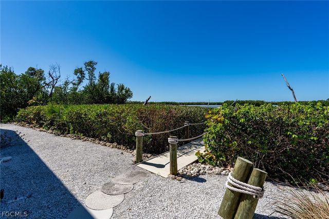 5427 Osprey CT, Sanibel, FL 33957