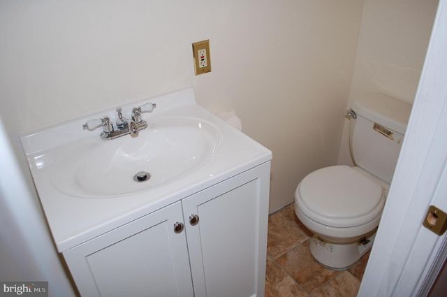 1707 PIN OAK RD, Parkville, MD 21234
