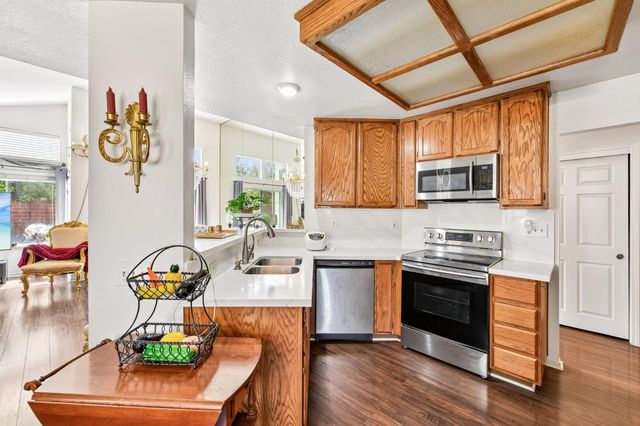8101 Arroyo Vista Dr, Sacramento, CA 95823
