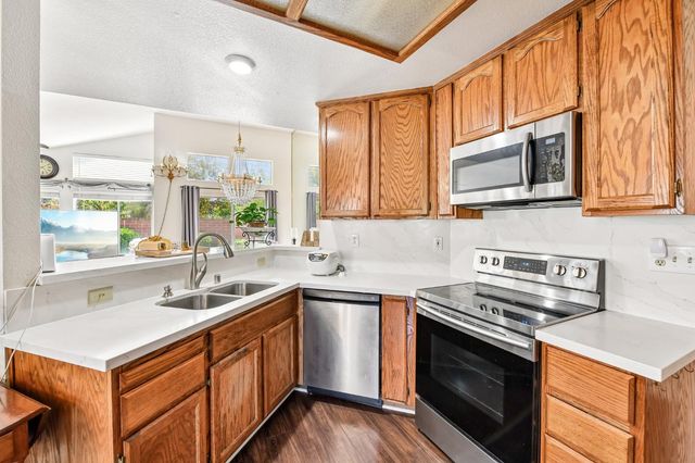 8101 Arroyo Vista Dr, Sacramento, CA 95823