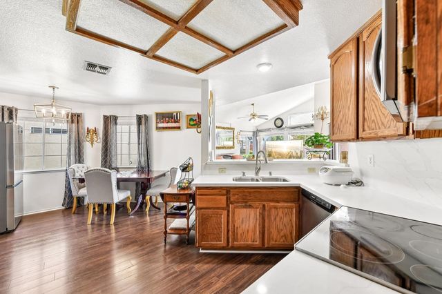 8101 Arroyo Vista Dr, Sacramento, CA 95823