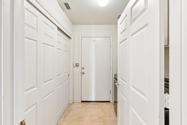 8101 Arroyo Vista Dr, Sacramento, CA 95823
