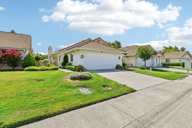 8101 Arroyo Vista Dr, Sacramento, CA 95823