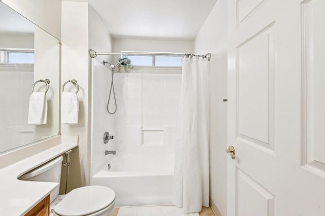 8101 Arroyo Vista Dr, Sacramento, CA 95823
