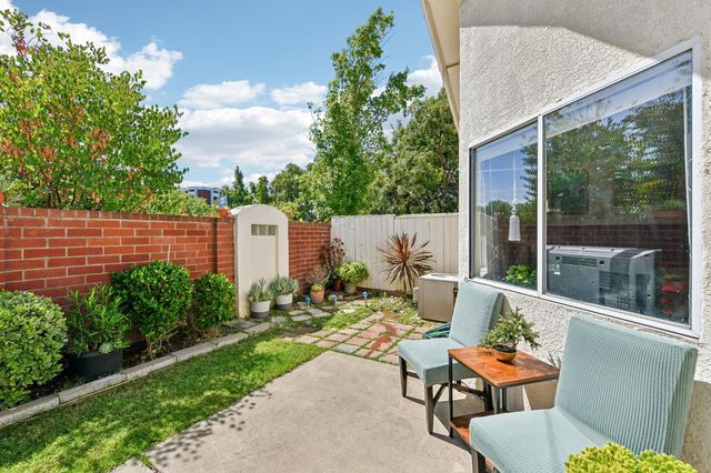 8101 Arroyo Vista Dr, Sacramento, CA 95823