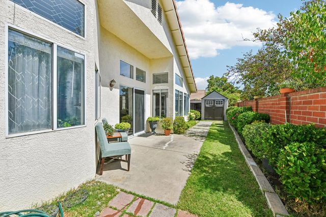 8101 Arroyo Vista Dr, Sacramento, CA 95823