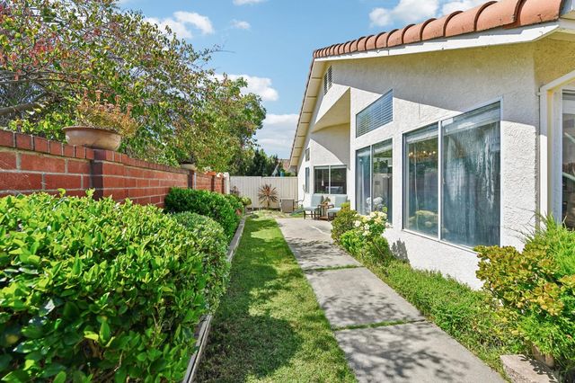 8101 Arroyo Vista Dr, Sacramento, CA 95823