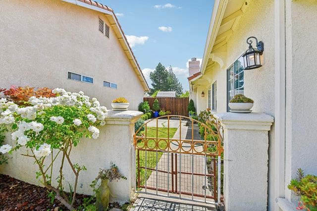 8101 Arroyo Vista Dr, Sacramento, CA 95823