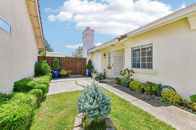 8101 Arroyo Vista Dr, Sacramento, CA 95823