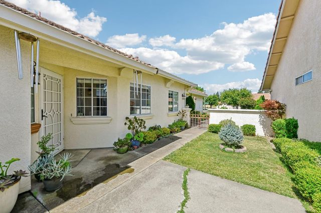 8101 Arroyo Vista Dr, Sacramento, CA 95823