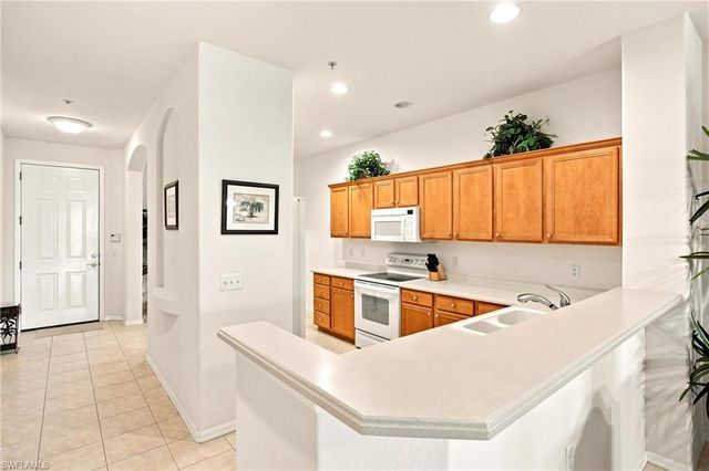 4874 Hampshire CT 303, Naples, FL 34112
