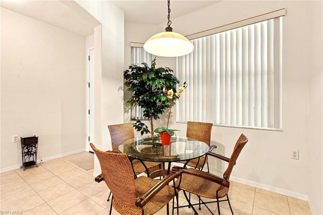 4874 Hampshire CT 303, Naples, FL 34112
