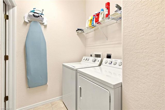 4874 Hampshire CT 303, Naples, FL 34112
