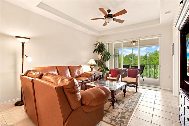 4874 Hampshire CT 303, Naples, FL 34112