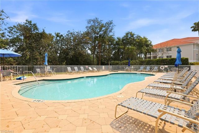 4874 Hampshire CT 303, Naples, FL 34112