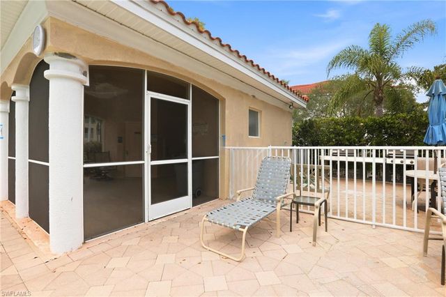 4874 Hampshire CT 303, Naples, FL 34112