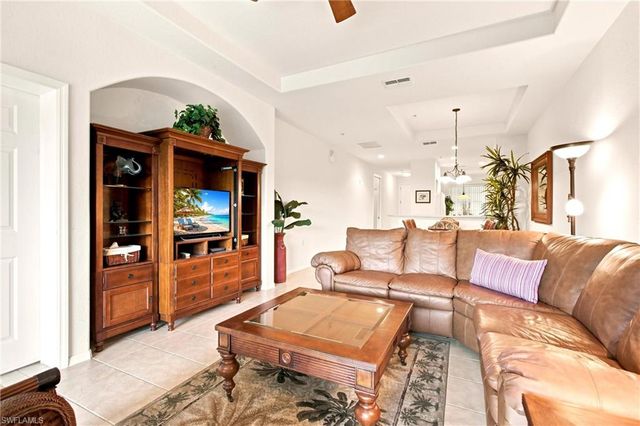 4874 Hampshire CT 303, Naples, FL 34112
