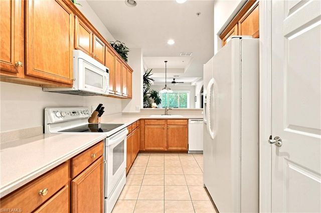 4874 Hampshire CT 303, Naples, FL 34112